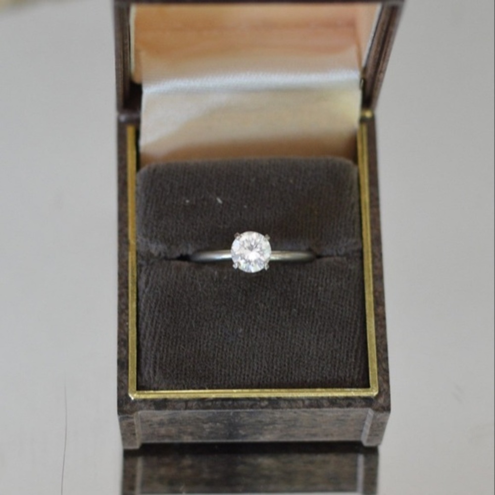 Vintage sterling silver ring large clear stone size 8